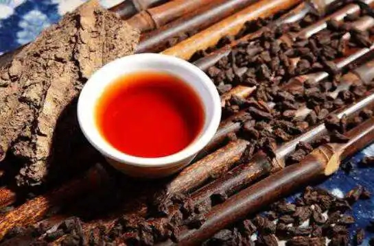 喝普洱茶出汗是怎么回事？